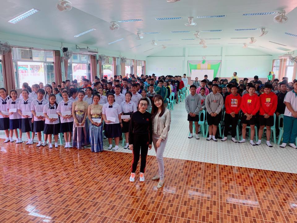 นิราวิลล์มอบทุนการศึกษา ให้โรงเรียนจันจว้าวิทยาคม จำนวน 100,000 บาท